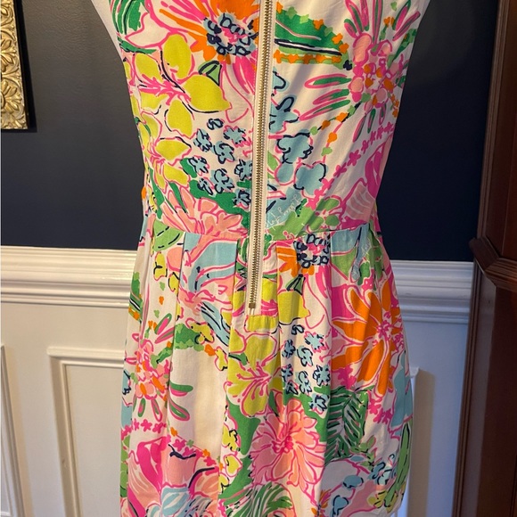 New With Tags Lilly Pulitzer for Target size Med Nosey Posey floral top - Picture 4 of 8